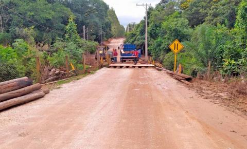 ​Obras faz reparos na ponte Córrego da Cachoeirinha